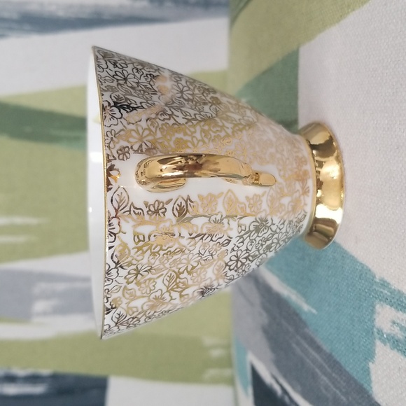 Windsor Bone China Teacup And Saucer With Gold Lace ANd Dogwood Pattern EUC - Picture 8 of 13